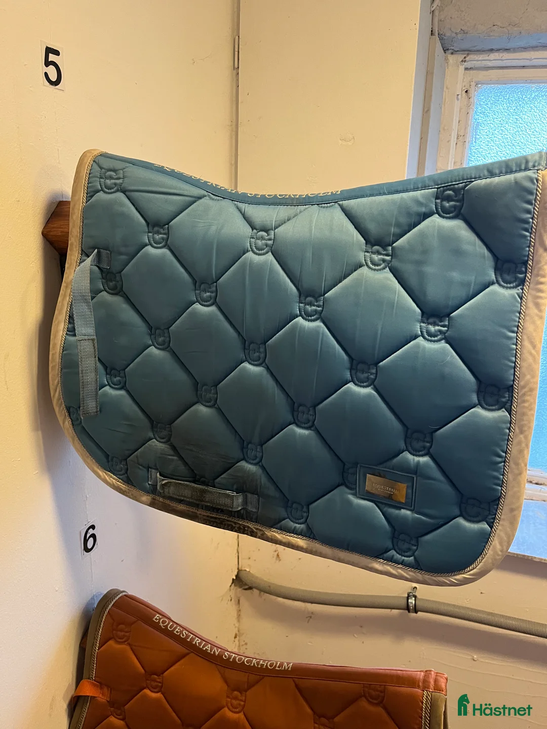 Schabrak & Vojlockar hästutrustning till salu: Blått Equestrian Stockholm schabrak i Helsingborg - Annons 1