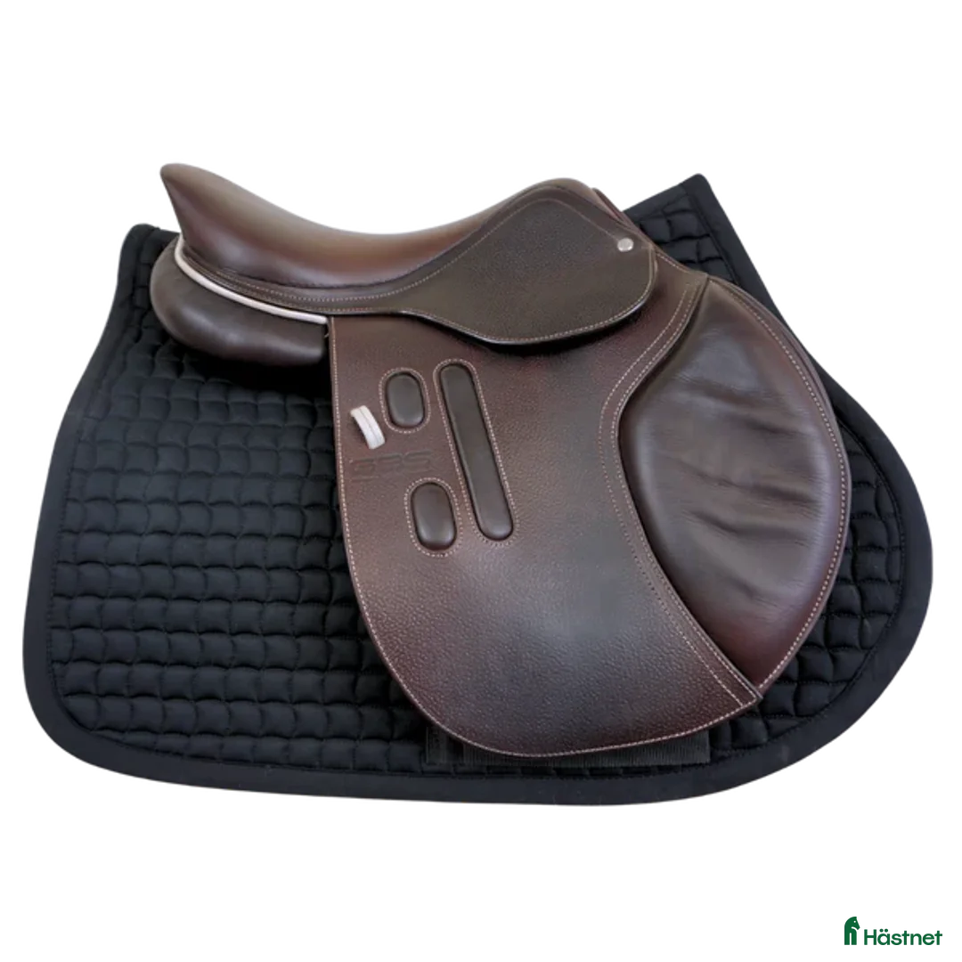 Sadlar hästutrustning till salu: GBS Halvdjup 17" - NYSKICK! i Upplands Väsby - Annons 2