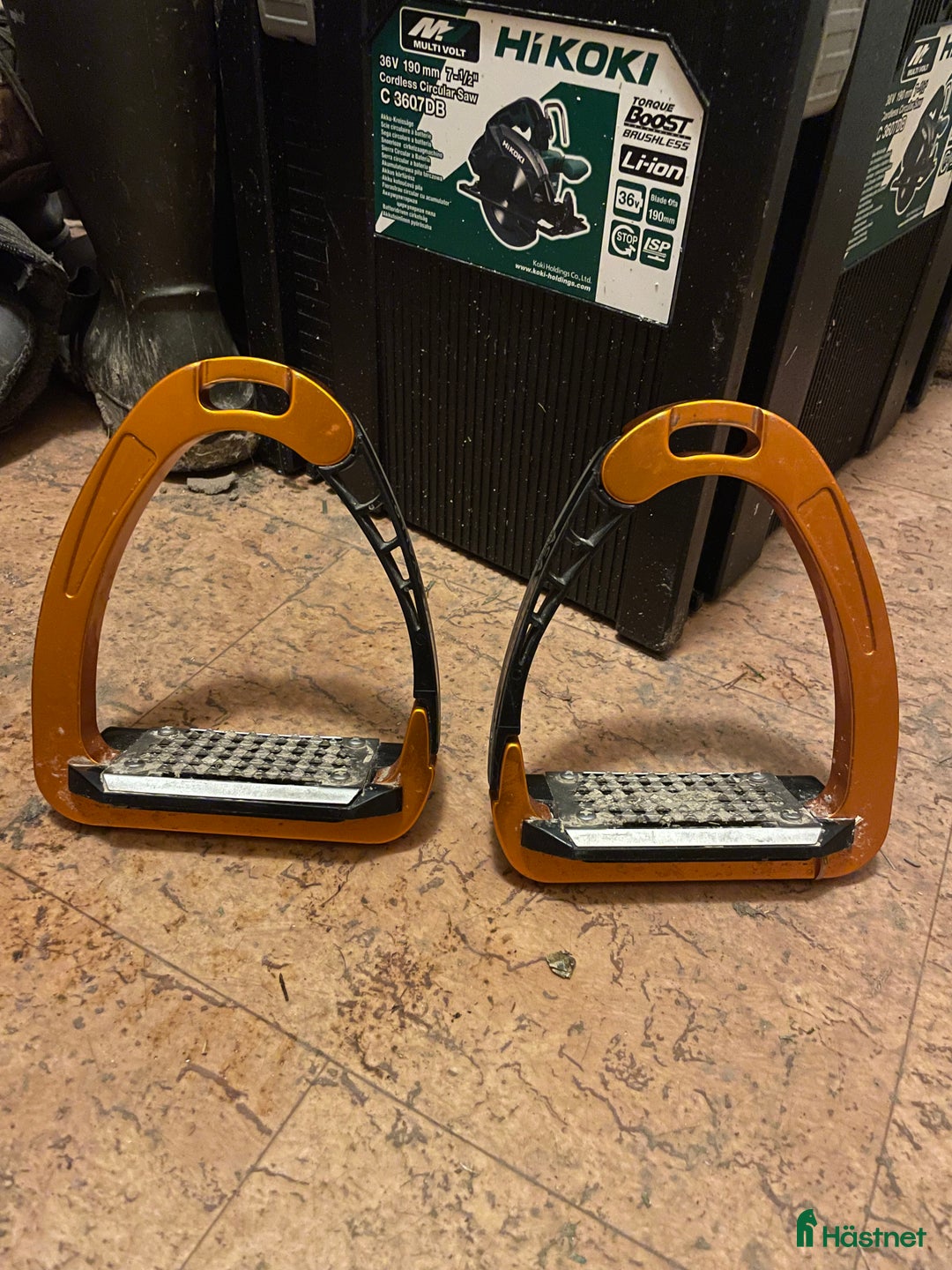 Övrig Ryttarutrustning ryttarutrustning till salu: Acavallo alupro stigbyglar  i Dals Långed - Annons 1