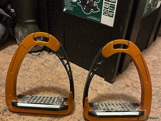 Övrig Ryttarutrustning ryttarutrustning till salu: Acavallo alupro stigbyglar i Dals Långed - Annons 1