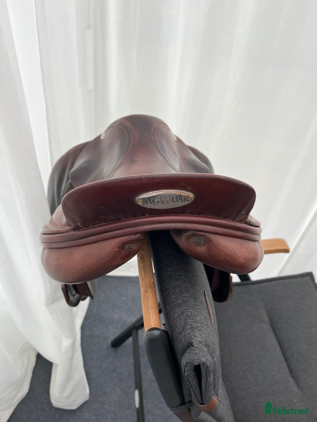 Sadlar hästutrustning till salu: Allround mot hoppsadel 17,5” - Annons 6