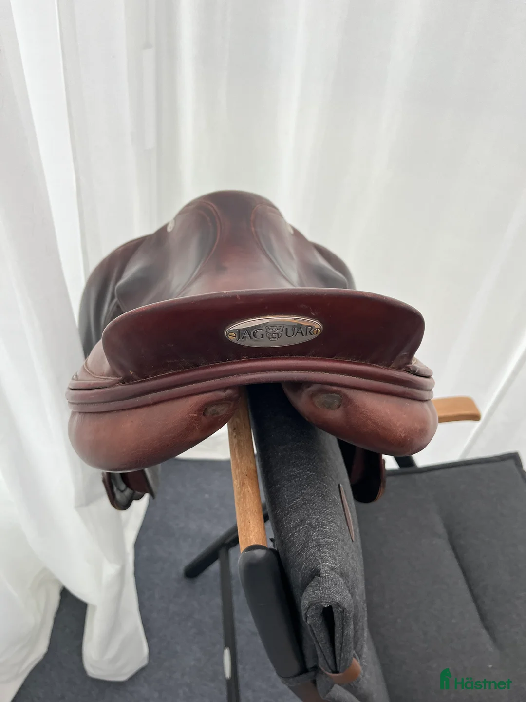 Sadlar hästutrustning till salu: Allround mot hoppsadel 17,5” - Annons 6