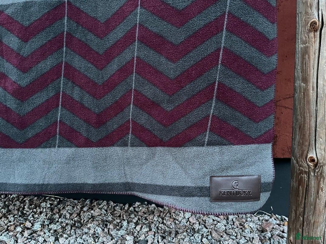 Övrig Hästutrustning hästutrustning till salu: Fleecefilt Kentucky i Uppsala - Annons 2