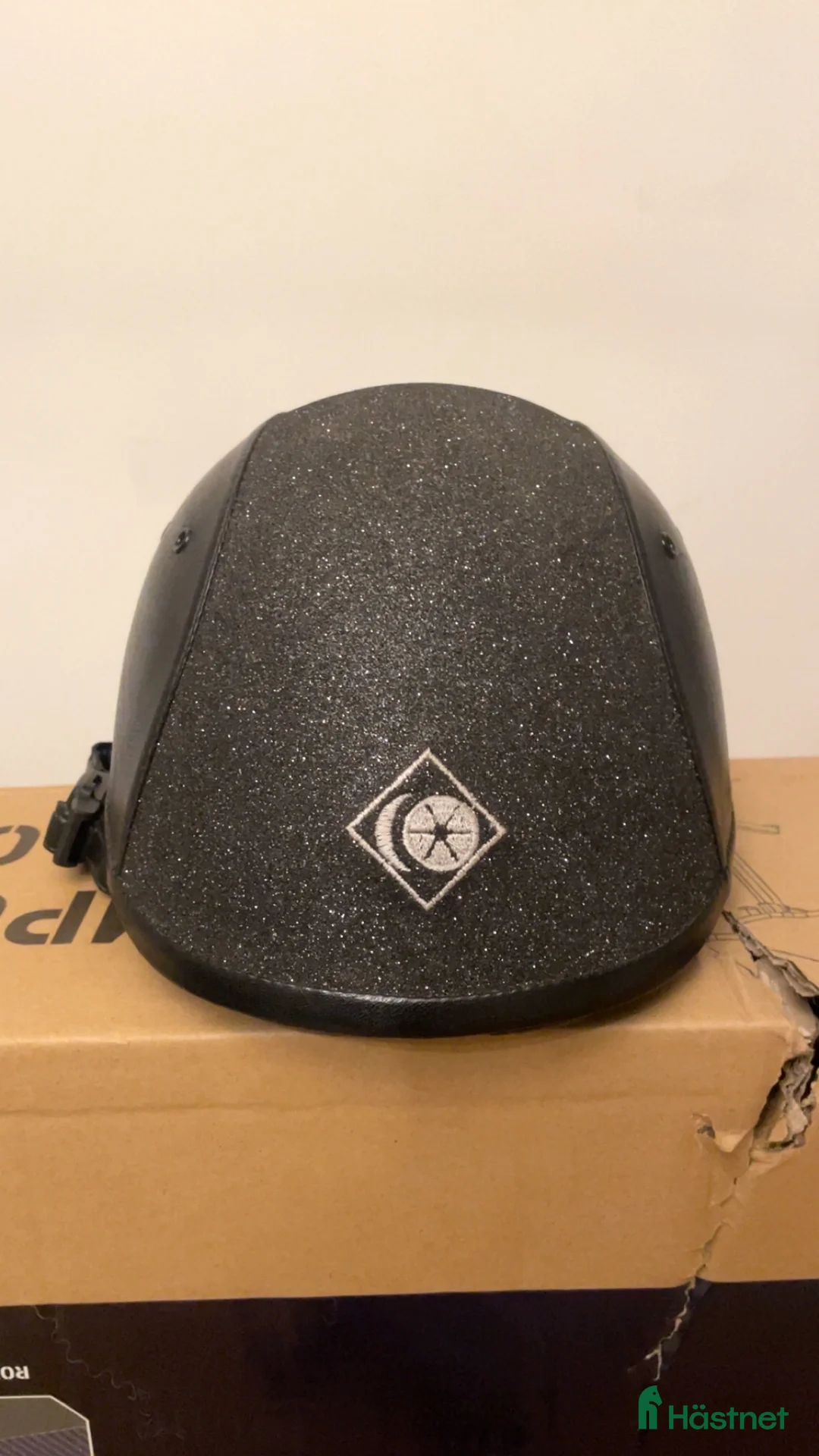 Täcken hästutrustning till salu: Stort parti hästsaker och 2 hjälmar i Borås - Annons 9