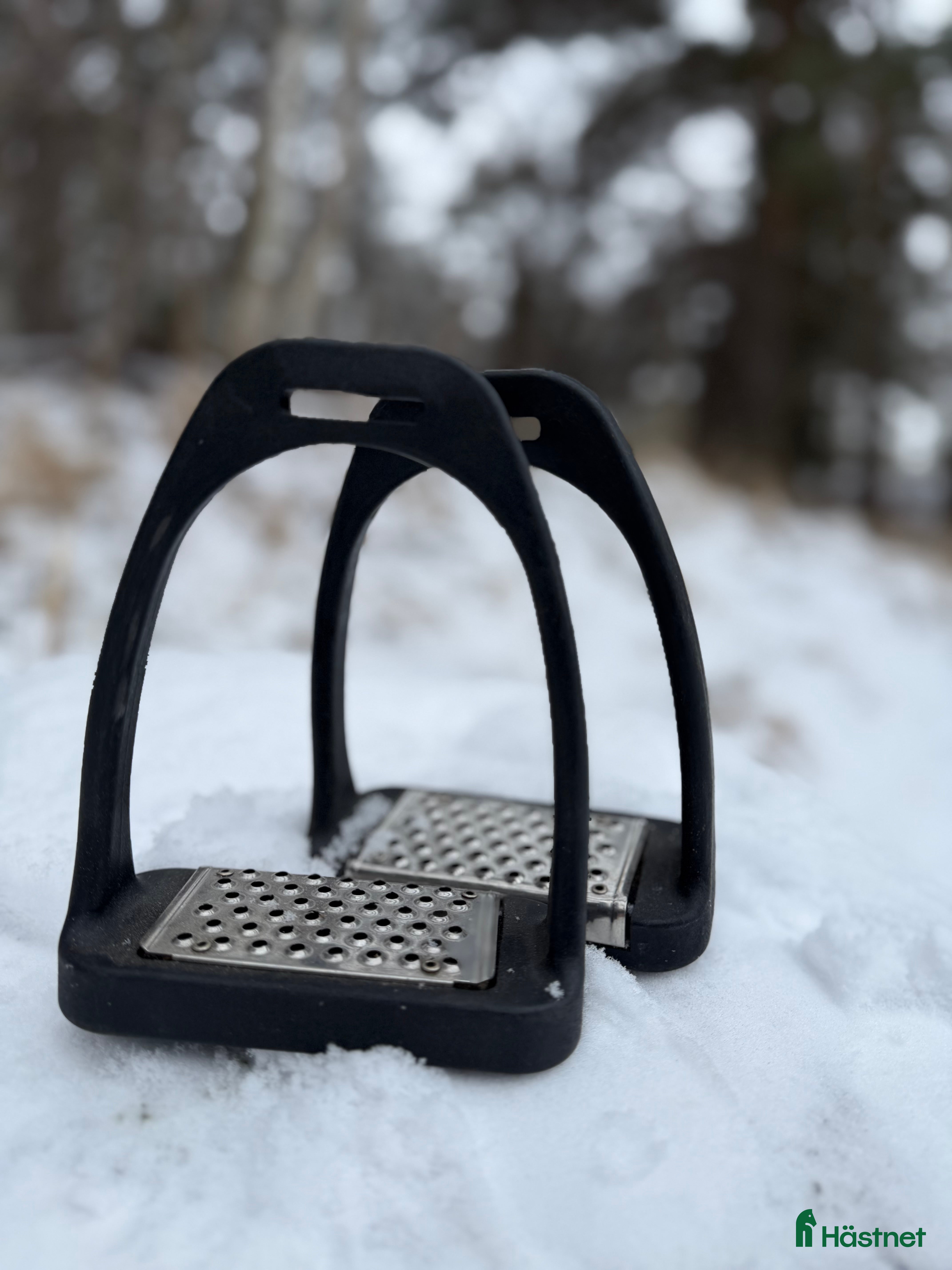 Stigbyglar hästutrustning 2 par stigbyglar i Värmdö - Annons 2