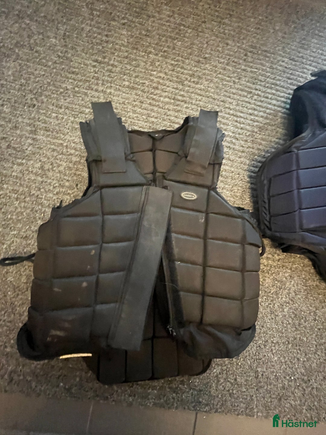 Säkerhetsvästar ryttarutrustning till salu: Ridvästar + Ridbyxor i Västra Frölunda - Annons 6