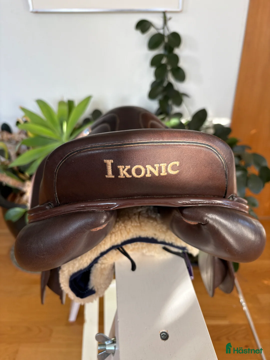 Sadlar hästutrustning till salu: Hoppsadel Ikonic Evolution 16" Brun  i Ekerö - Annons 2