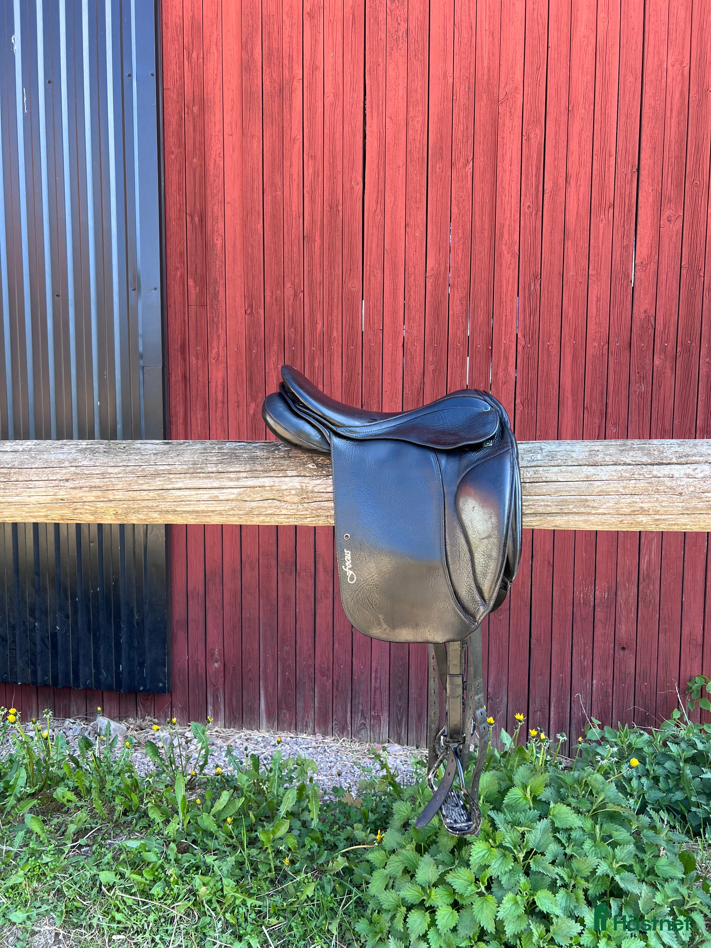 Sadlar hästutrustning till salu: Sadel  i Västerfärnebo - Annons 1