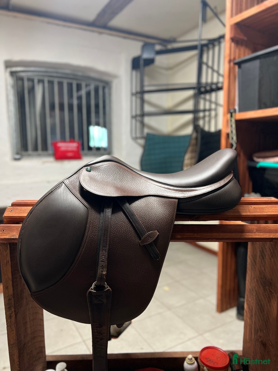 Sadlar hästutrustning till salu: Brun Arena Jump 17’ hoppsadel  i Långaryd - Annons 1