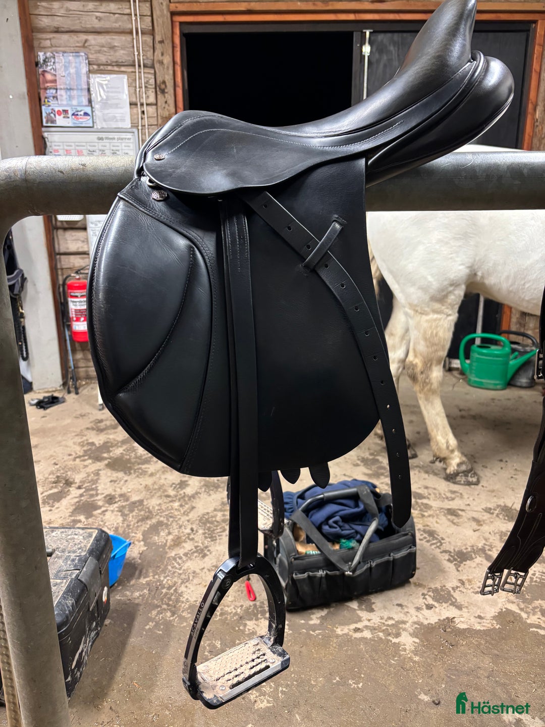 Sadlar hästutrustning till salu: Svart Barnsby hoppsadel  i Vänge - Annons 3