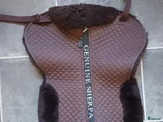 Sadeltillbehör hästutrustning Brun fårskinnspad - Annons 1