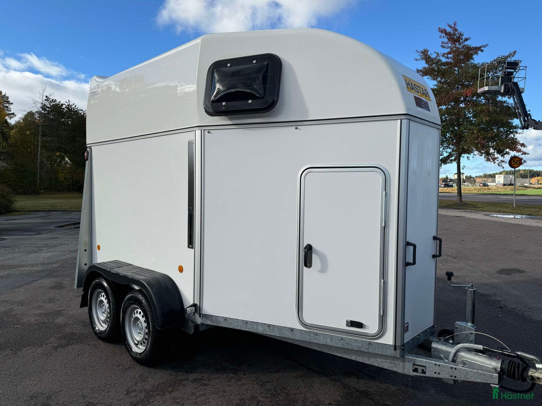 Hästtransporter  fordon & transport till salu: ROYAL XT HÄSTTRANSPORT  i Köping - Annons 3