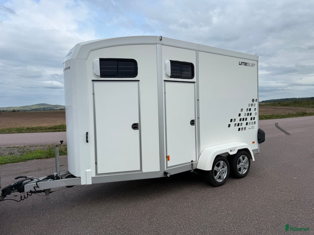 Hästtransporter  fordon & transport till salu: UME B60 -18 i Borlänge - Annons 1