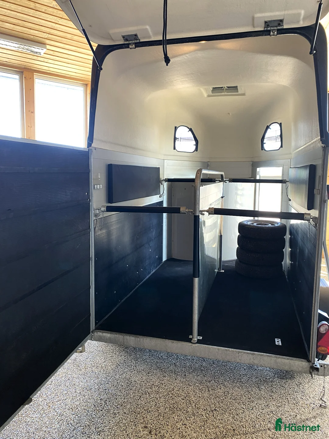 Hästtransporter  fordon & transport till salu: Cheval m sadelkammare kombiramp hård överlucka-17 - Annons 2