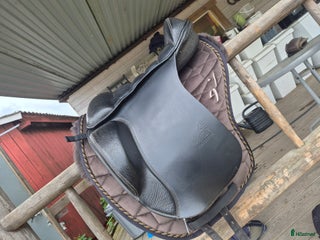 Sadlar hästutrustning till salu: Bomlös sadel i Säve - Annons 2