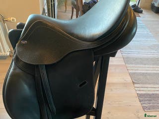 Sadlar hästutrustning till salu: Lippo sadel i nyskick i Fjärås - Annons 1
