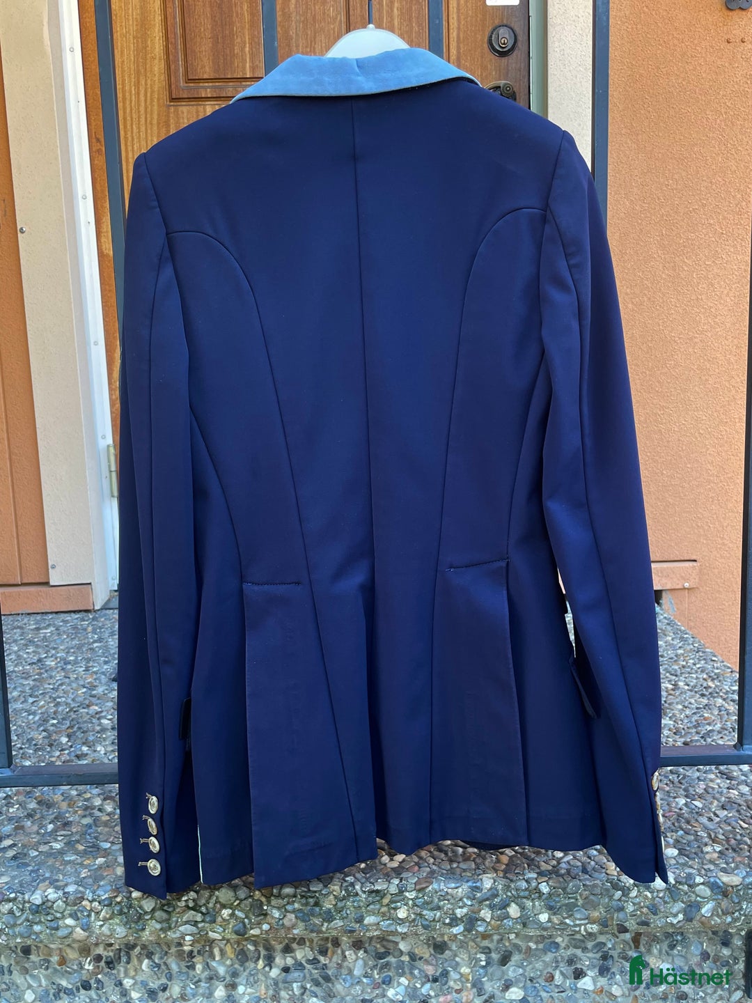 Jackor & Kavajer ryttarutrustning till salu: Blå Manfredi kavaj  i Enköping - Annons 2