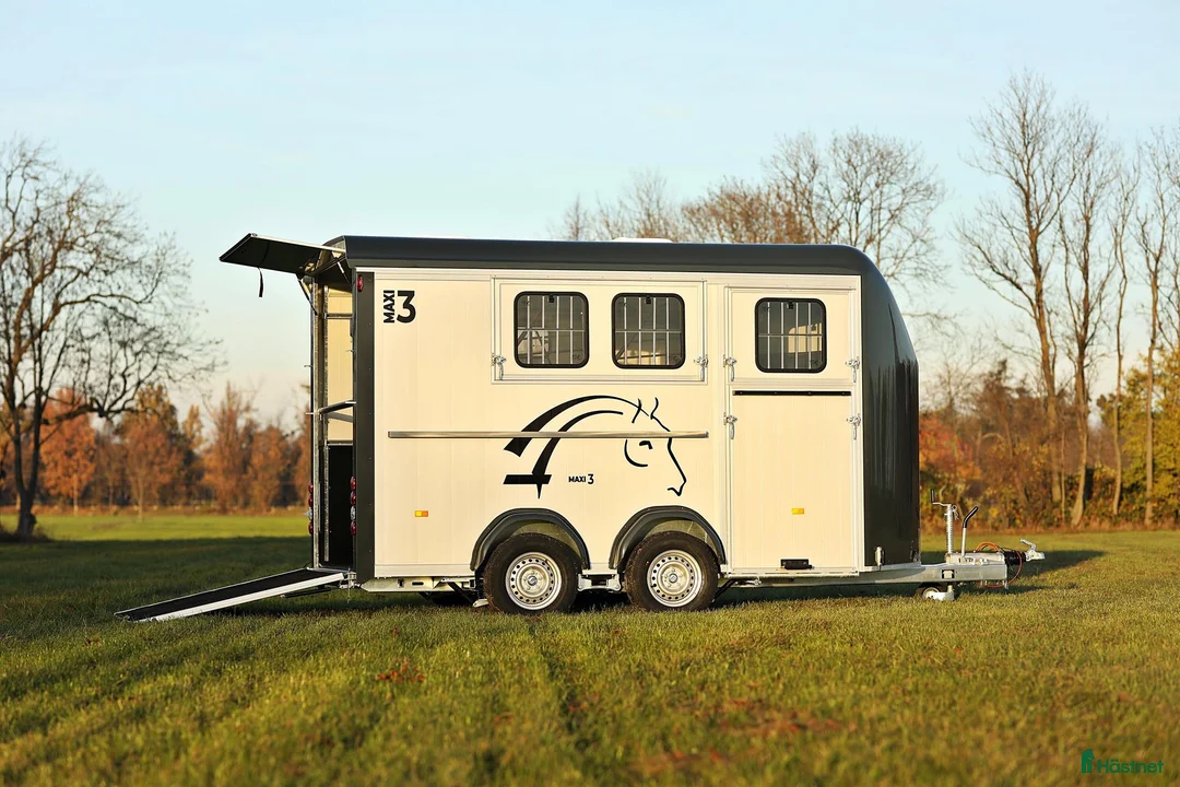 Hästtransporter  fordon & transport till salu: Ny - Maxi 3 - Diagnonal hästtransport för 3 hästar i Löderup - Annons 2