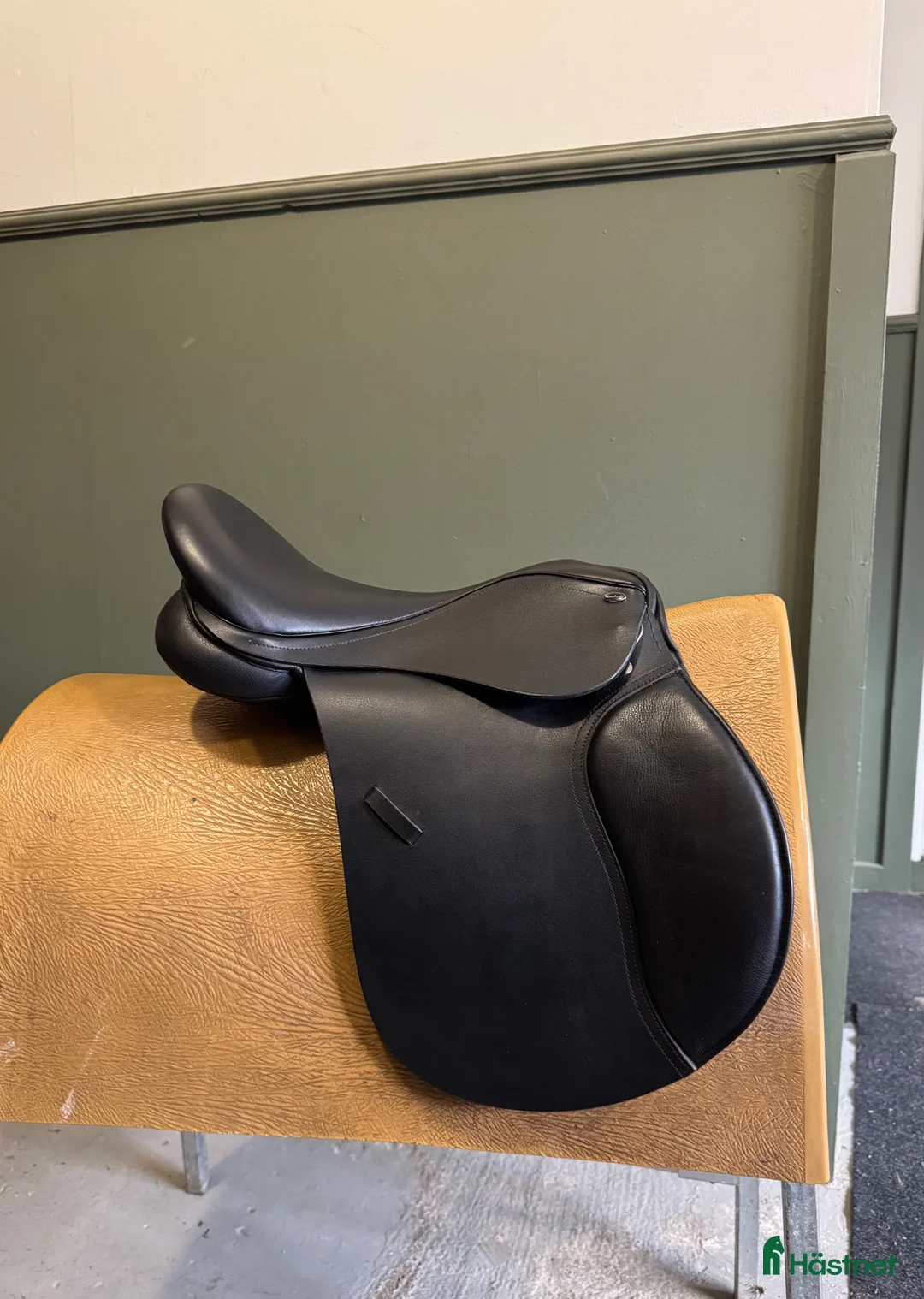 Sadlar hästutrustning till salu: Sadel allround 17 - Annons 1