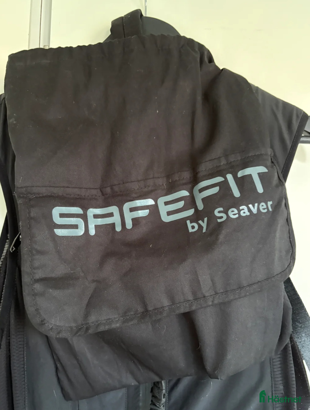 Säkerhetsvästar ryttarutrustning till salu: Airbagväst XL i Örebro - Annons 3