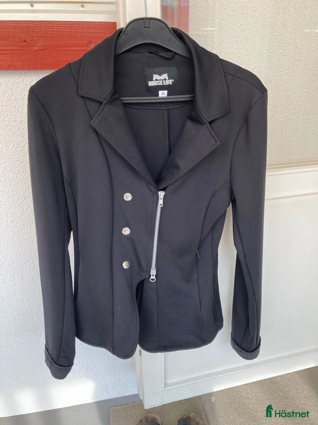 Jackor & Kavajer ryttarutrustning till salu: Ursnygg tävlingskavaj - Annons 1