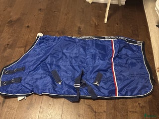 Täcken hästutrustning till salu: Stalltäcke i Torhamn - Annons 23