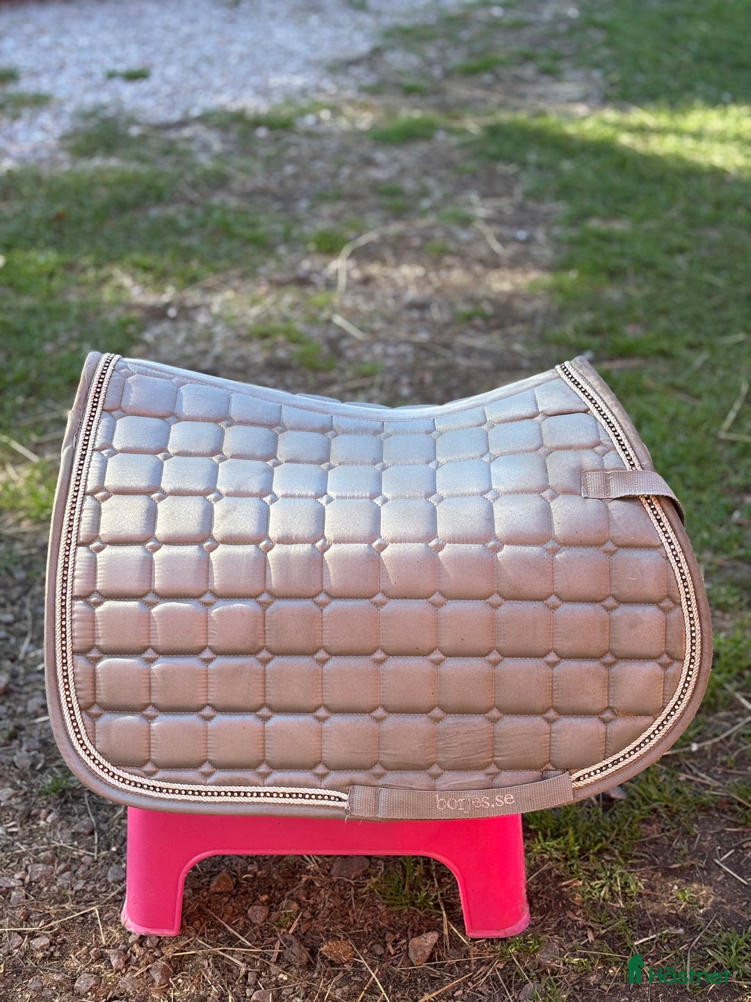 Schabrak & Vojlockar hästutrustning till salu: Många schabrak till allround ridning! - Annons 2