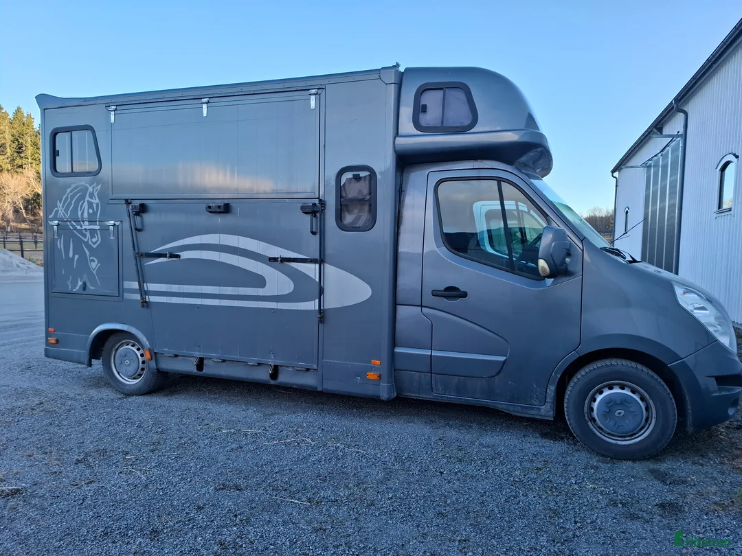 Hästlastbilar  fordon & transport till salu: B-kortare med lågt miltal och hög lastvikt - Annons 1