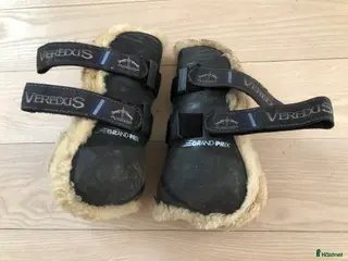 Benskydd hästutrustning till salu: Veredus Grand Prix, M, Svarta m äkta fårskinn - Annons 1