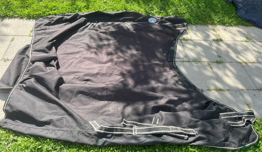 Täcken hästutrustning till salu: Fint utetäcke! i Glanshammar - Annons 3