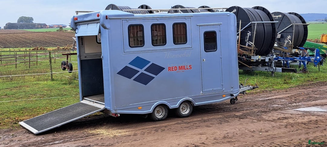 Hästtransporter  fordon & transport till salu: 3-hästars släp med bodel, Steinsberger 3-H Combi i Kristianstad - Annons 1