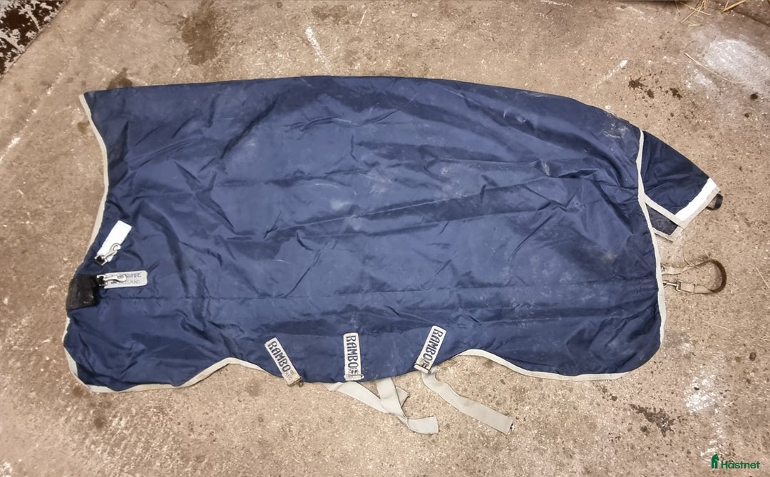 Täcken hästutrustning till salu: Rambo wug i Örbyhus - Annons 1