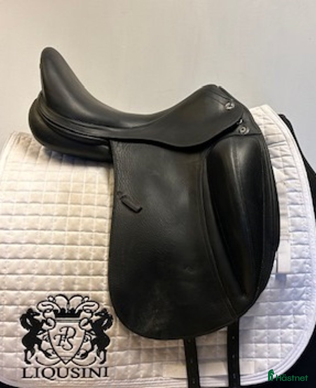 Sadlar hästutrustning till salu: Dressyrsadel Prestige X Helen 17" i Uppsala - Annons 1