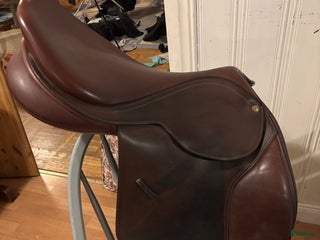 Sadlar hästutrustning till salu: Brun Bates caprilli i Värmdö - Annons 3