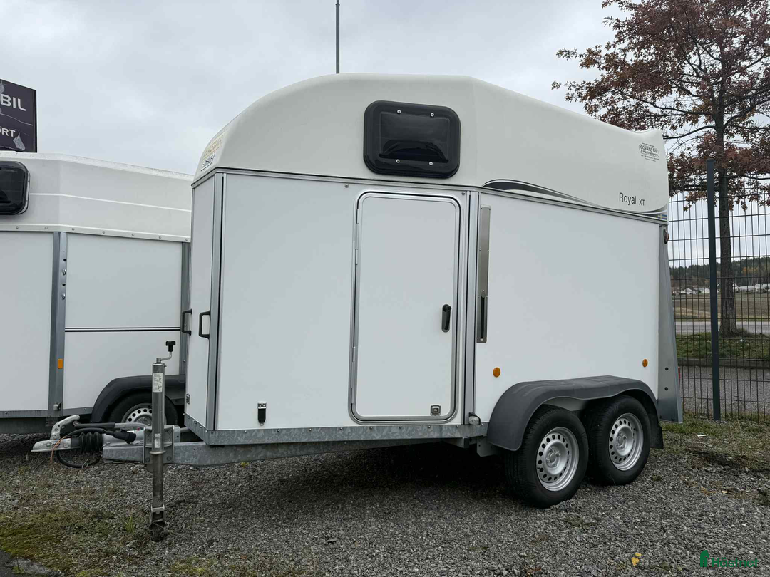 Hästtransporter  fordon & transport till salu: Royal XT WAF40U – funktionell, smidig och säker!  i Köping - Annons 1