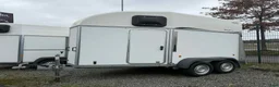 Hästtransporter  fordon & transport till salu: Royal XT WAF40U – funktionell, smidig och säker!  i Köping - Annons 1