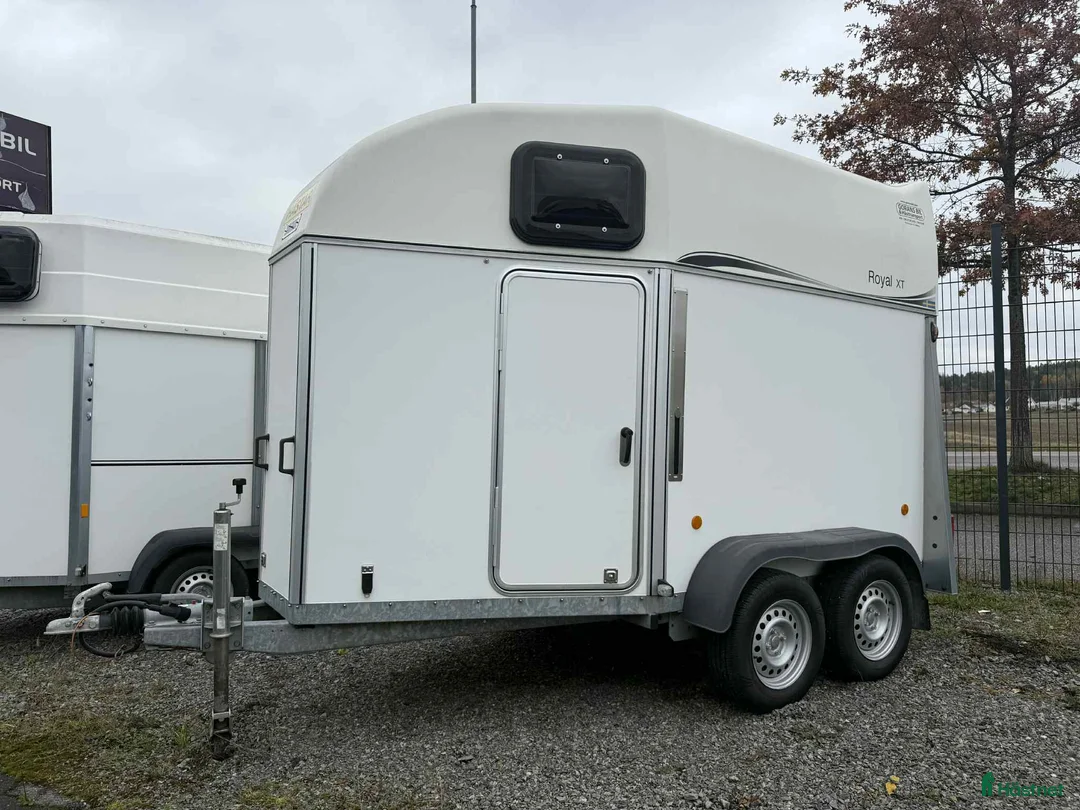 Hästtransporter  fordon & transport till salu: Royal XT WAF40U – funktionell, smidig och säker!  i Köping - Annons 1