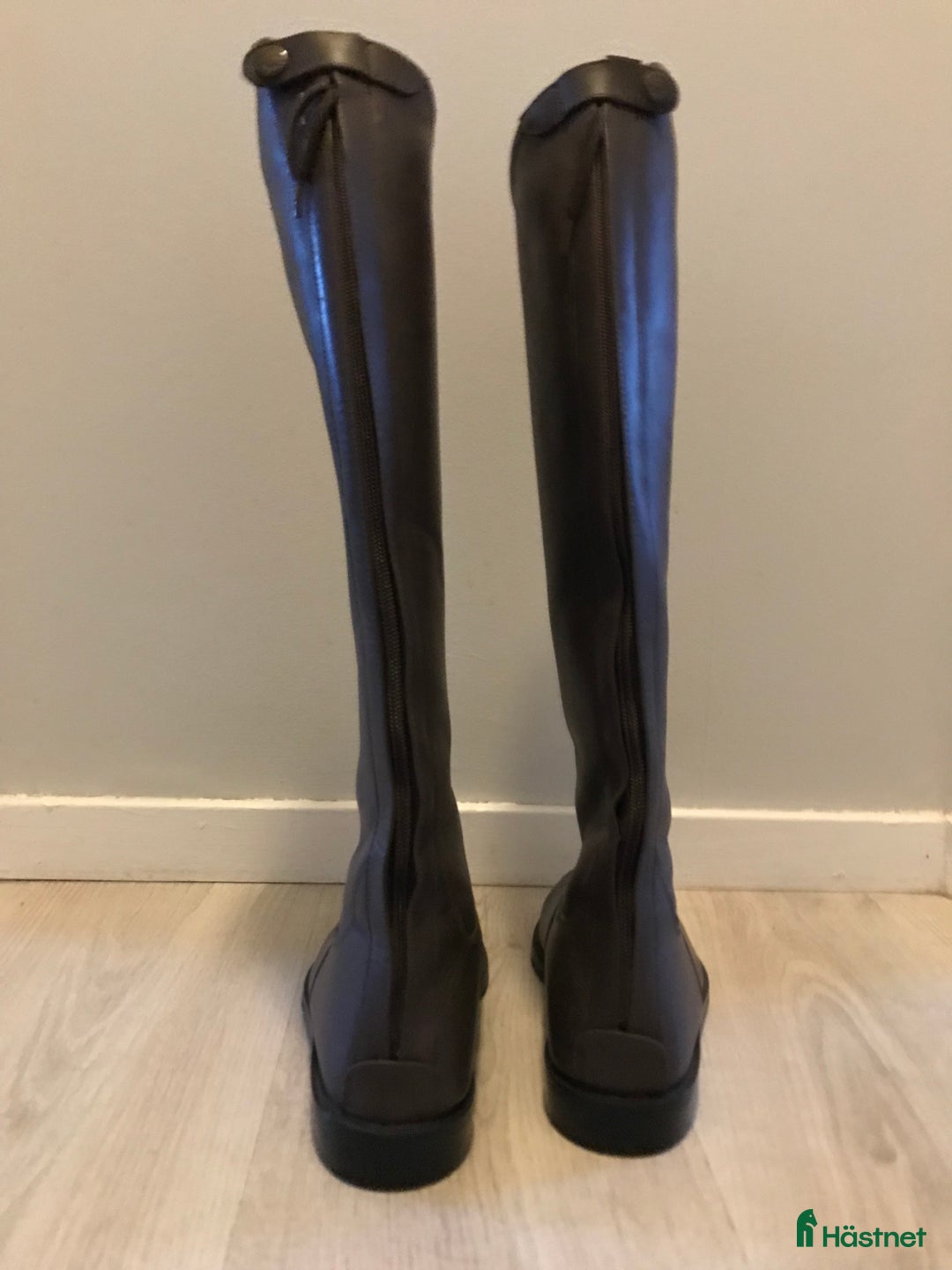 Ridstövlar ryttarutrustning till salu: Oanvända bruna läderridstövlar i Töllsjö - Annons 3