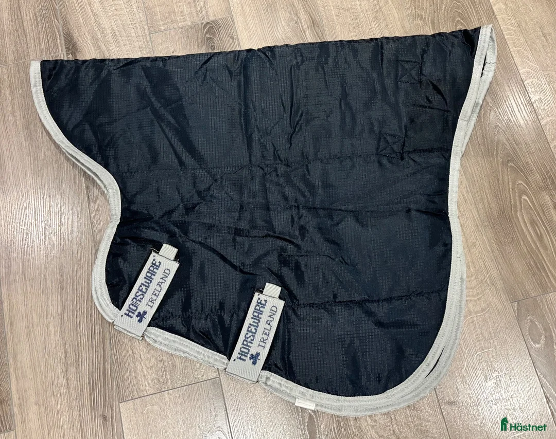 Täcken hästutrustning till salu: Amigo hood XS - Annons 1