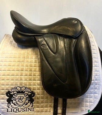 Sadlar hästutrustning till salu: Dressyrsadel WOW 17" i Uppsala - Annons 2