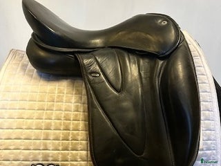 Sadlar hästutrustning till salu: Dressyrsadel WOW 17" i Uppsala - Annons 2