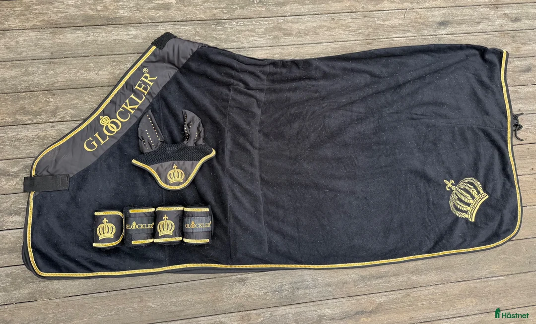 Täcken hästutrustning till salu: Glööckler by HKM täcke + lindor + huva - Annons 1