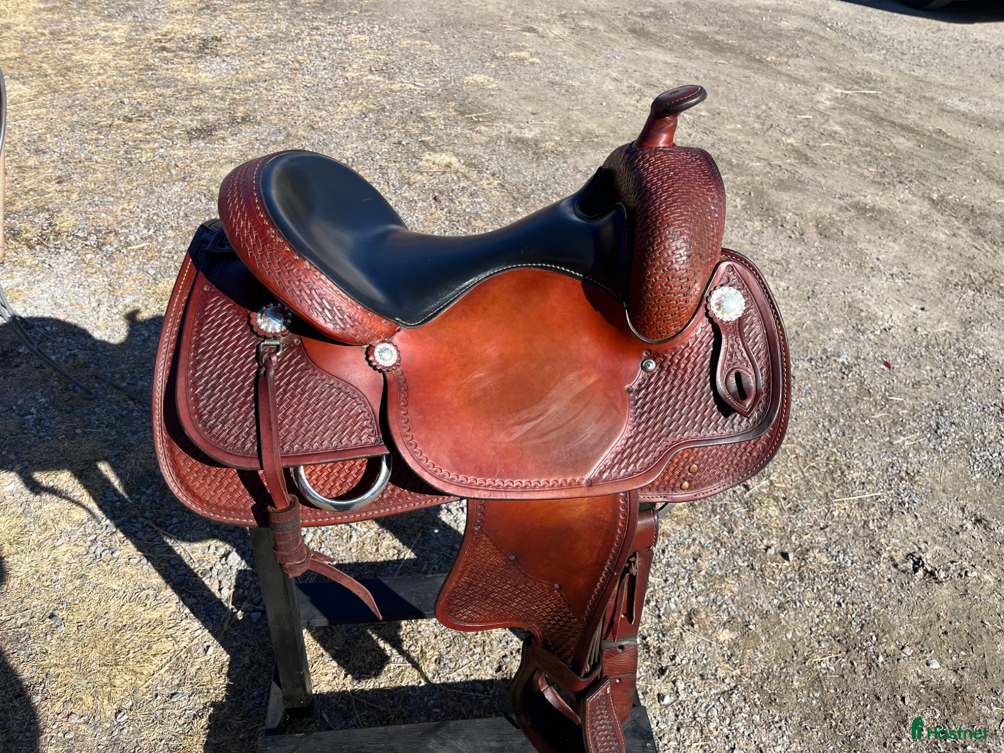 Sadlar hästutrustning till salu: Crates - Annons 1