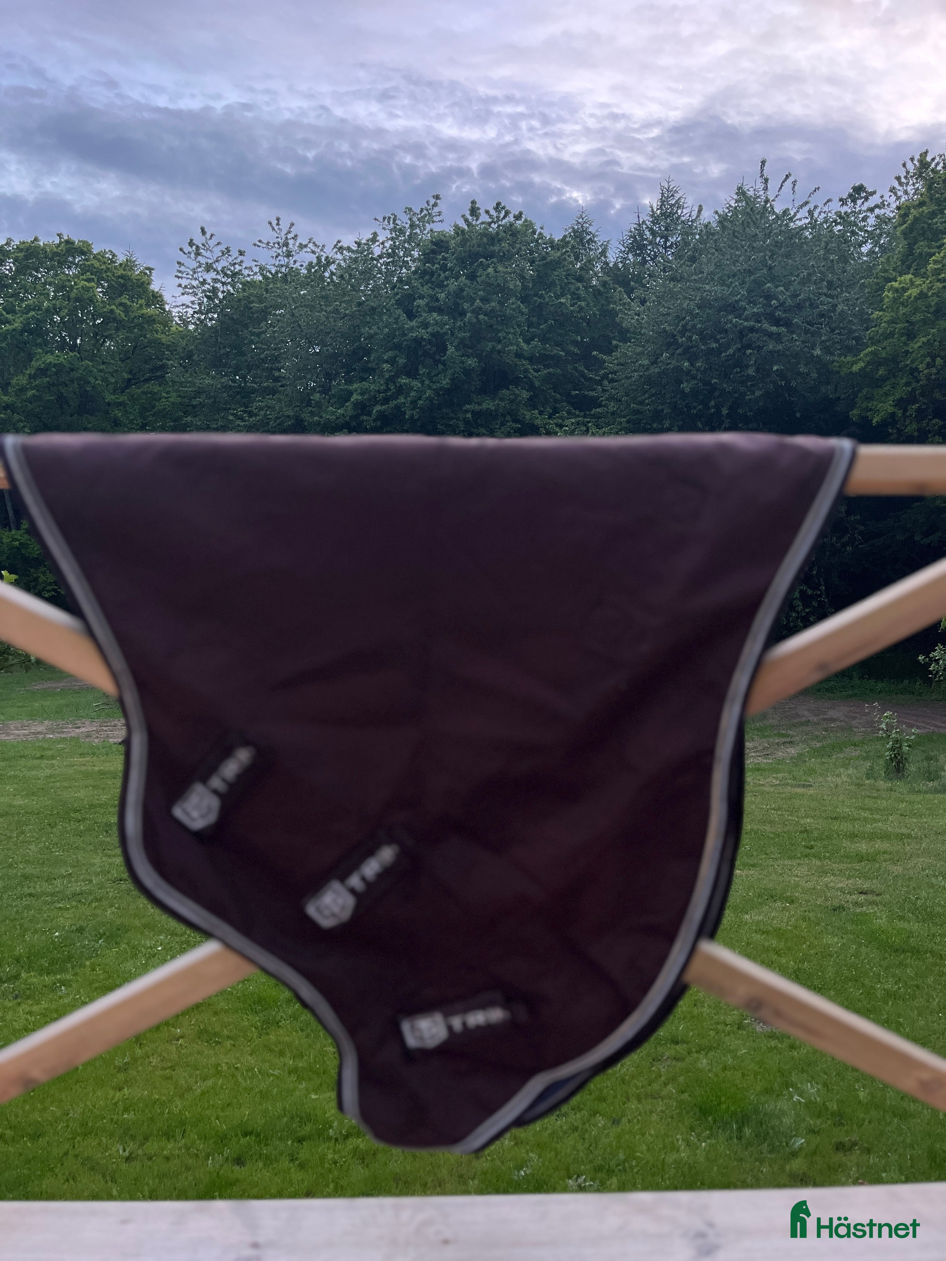 Täcken hästutrustning till salu: Brunt Trinity halstäcke  i Skurup - Annons 11