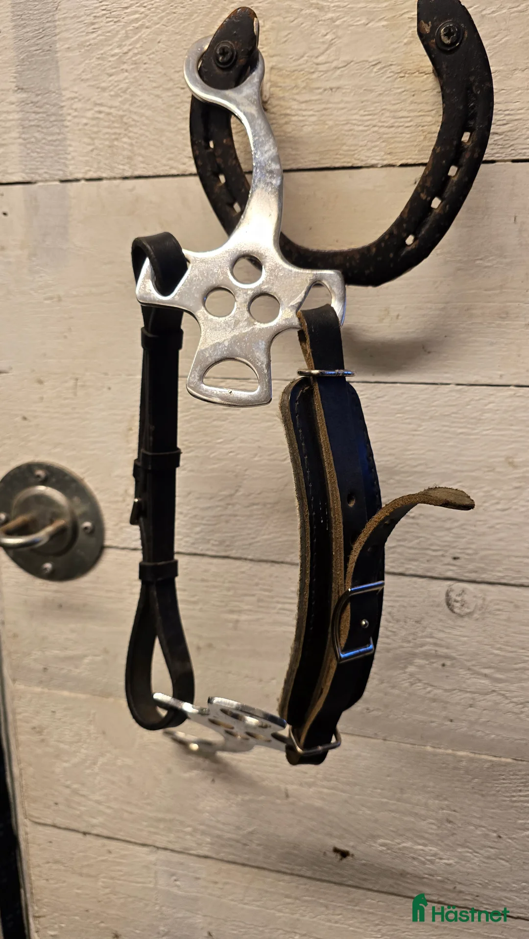 Bett hästutrustning till salu: 2st hackamore. Frakt ingår - Annons 1