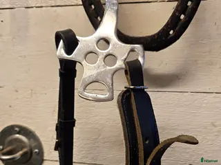 Bett hästutrustning till salu: 2st hackamore. Frakt ingår - Annons 2