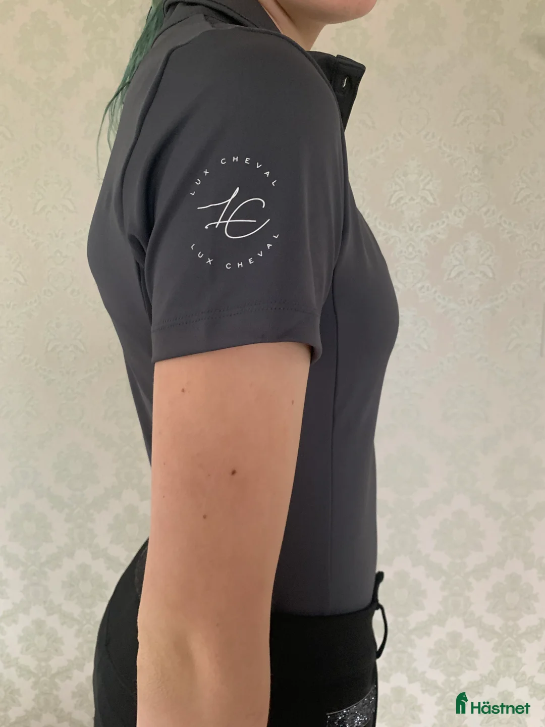 Övrigt Ridkläder ryttarutrustning till salu: Oanvänd grå piké xs från Lux Cheval i Vellinge - Annons 3