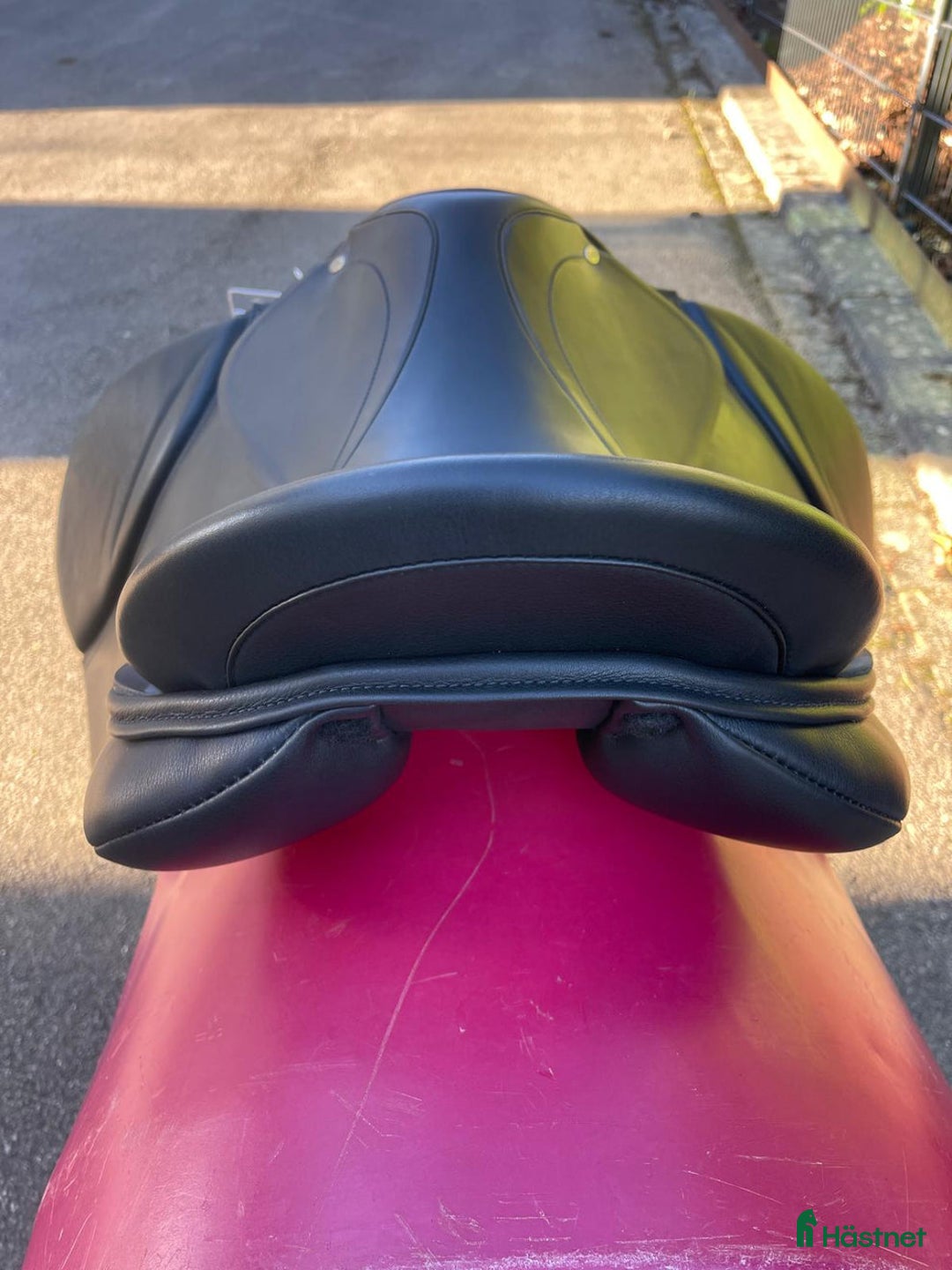 Sadlar hästutrustning till salu: Universell allroundsadel. i Stockholm - Annons 2