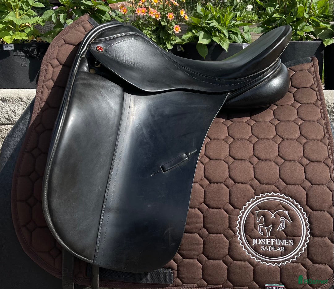 Sadlar hästutrustning till salu: Albion Legend K2 i Hova - Annons 1