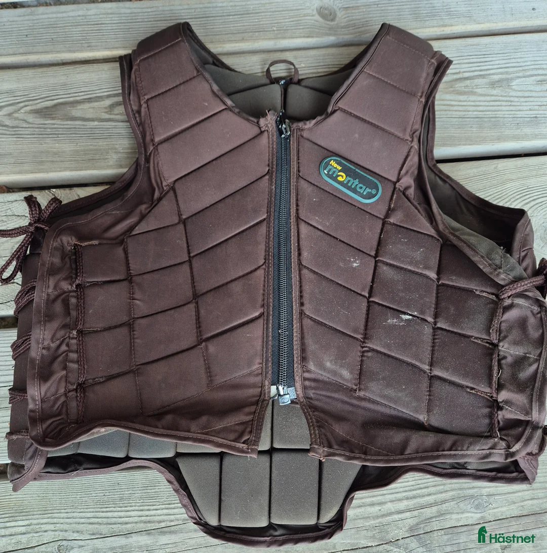 Säkerhetsvästar ryttarutrustning till salu: Säkerhetsväst i Västerås - Annons 1